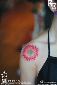 Super skaista plecu akvareļa ziedu tetovējuma bilde