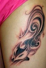 Dívka ramena krásné roztomilé fox tetování obrázek