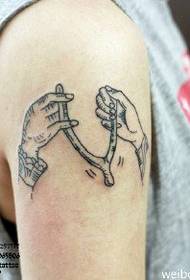 ຮູບແບບ tattoo slingshot ແບບຄລາສສິກ
