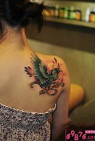 ပျံသန်းနေတဲ့ Swallows Beautiful Shoulder Tattoo ရုပ်ပုံ