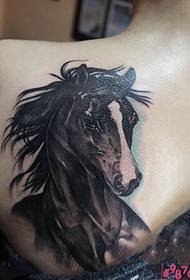 Imagens de padrão de tatuagem de cabeça de cavalo nas costas da mulher