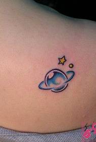 Meisje schouder kleine planeet tattoo foto