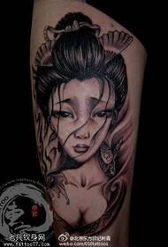 Klasiskais japāņu stila geišas tetovējums