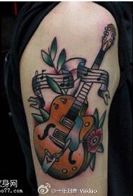Slikan glasbeni vzorec tetovaže violine