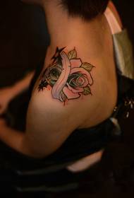Nadomestne slike cvetne modne tetovaže