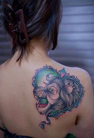 狮子座心创意肩部纹身图片