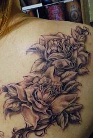 Girl back shoulder flower tattoo pattern picture