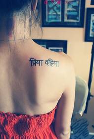 Svaigi indiešu pleci skaisti tetovējuma attēli