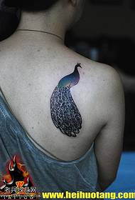 model i tatuazhit pallua të purpurtë mbi shpatulla
