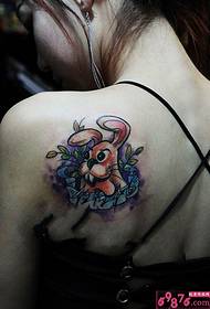 女孩的背可愛的小可愛的兔子紋身圖案圖片