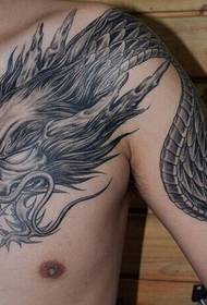 Gambar tato tato selendang naga yang mendominasi