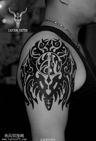 ຮູບແບບ tattoo owl ແບບຄລາສສິກ