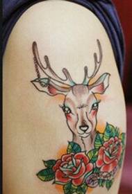 Порекомендуйте тренд краси хлопчика на плечах з малюнків татуювання оленів