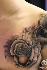 Pattern di tatuaggi di spalla