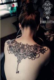 Fashionable women's back shoulders beautiful rose flower tattoo picture