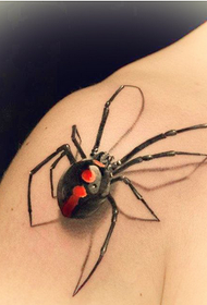 肩膀上一款唯美时尚好看的蜘蛛纹身图图片