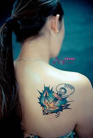 Európska a americká kotva krásna žena rameno tetovanie obrázok