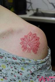 Červený páv krásne rameno tetovanie obrázok
