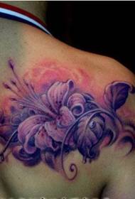 Boy's shoulder beautiful lily tattoo pattern picture