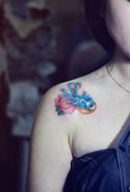 Роза Ластівка красиві татуювання плеча татуювання