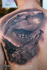 Inkt onderzeese grote haai tattoo patroon