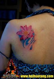 Omuz küçük lotus göz alıcı pembe dövme deseni