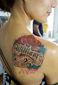 Rosa corpu inglese tatuaggio di spalla
