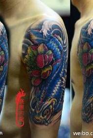 Patrón de tatuaxe de loto de loto de flores pintadas