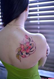 Hermosas flores del hombro fotos de tatuajes