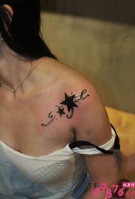 Girl's shoulders simple and beautiful little star tattoo picture picture