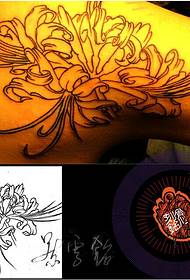 남성과 여성의 어깨 아름다운 클래식 꽃 덩굴 패턴 문신 사진