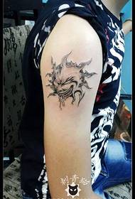 Patró de tatuatge déu sol horrorós