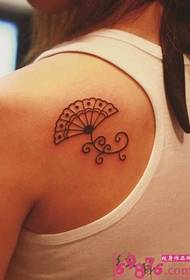 Cute scalloped tattoo pattern picture on back shoulder