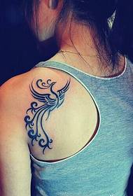Ienfaldige en stijlvolle Phoenix totem tatoet op it skouder