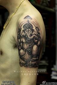 Patrón de tatuaje de dios elefante tailandés clásico