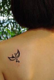 Fashion girl shoulders small fresh totem wings tattoo pictures