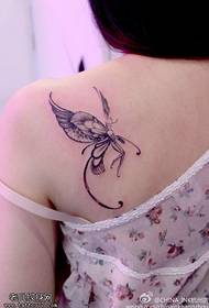 Ženski patuljak uzorak tetovaže