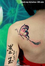 肩の色の蝶のタトゥー画像