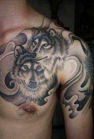 I ragazzi hanno un bell'aspetto foto del tatuaggio del lupo