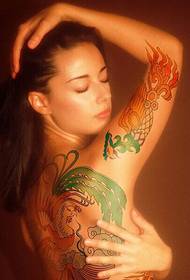 Bell i bella dona espatlles belles fotografies clàssiques de patrons de tatuatges de fènix