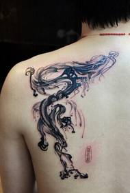 Handsome guy's shoulders fresh and beautiful ink painting dragon tattoo picture one picture