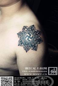 Tatuaje de hombro tatuaje tótem
