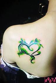Kreativ grön sjö hjärta axel tatuering bild