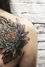 Lub xub pwg pleev xim rau chrysanthemum tattoo qauv