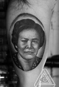 Majka portret tetovaža uzorak