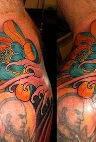 Uzorak za tetovažu lotosa na ramenu