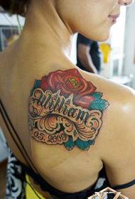 Убави рамења поп убава шема за тетоважа со рози