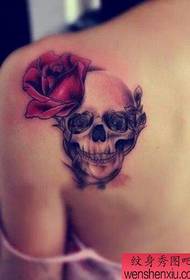 I-Scapula skull tattoo iphethini