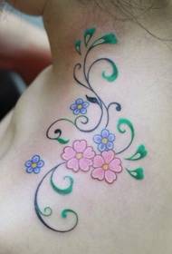 Patrón de tatuaje de mujer: Patrón de tatuaje de vid de flor de cerezo de color de hombro