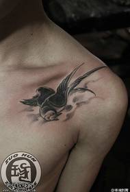 Tattoo show, recommend a woman's shoulder swallow tattoo